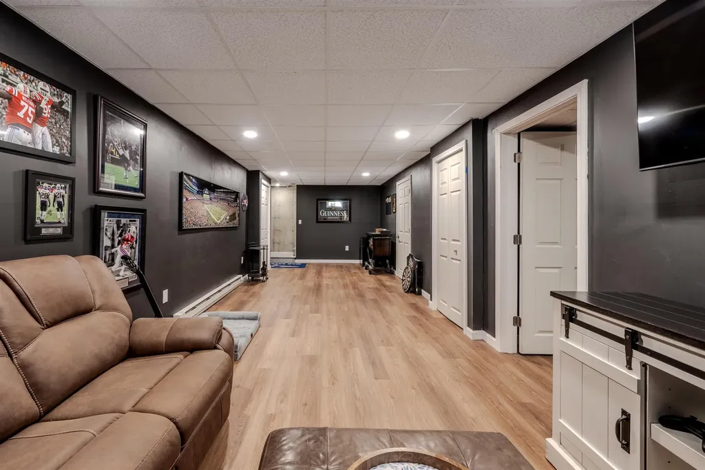 12 Forest Hill Way Manchester NH 03109