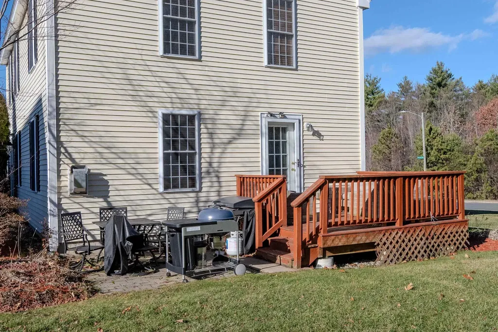 12 Forest Hill Way Manchester NH 03109