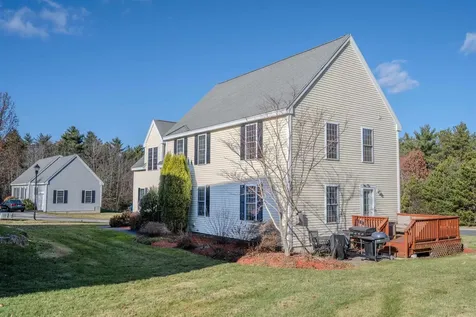 12 Forest Hill Way Manchester NH 03109