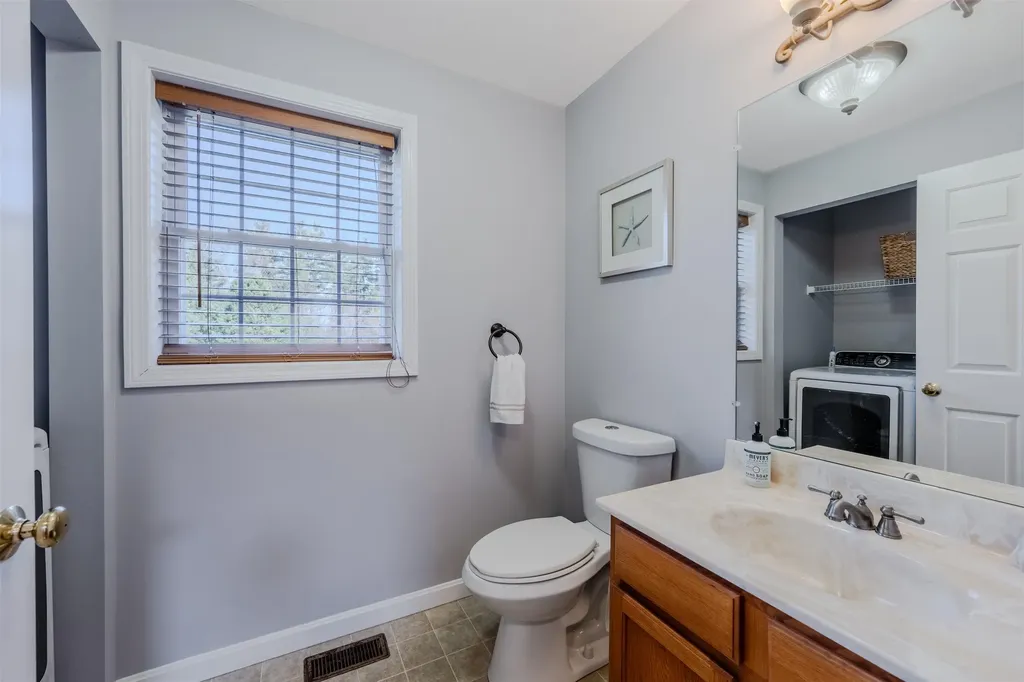 12 Forest Hill Way Manchester NH 03109