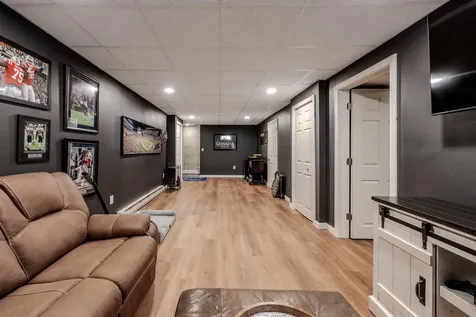 12 Forest Hill Way Manchester NH 03109