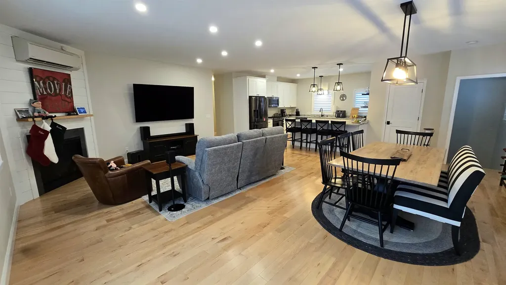 24 John Hardie Way Chichester NH 03258