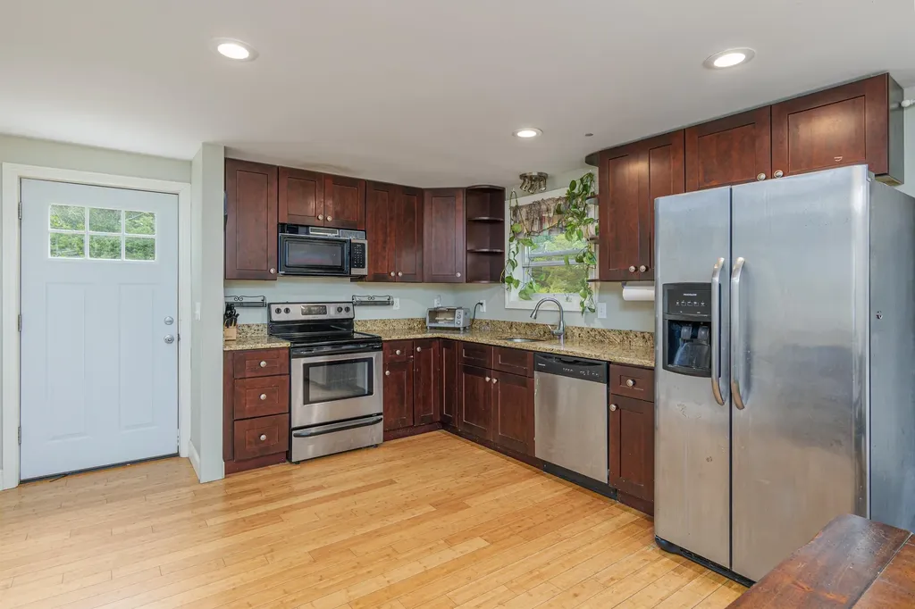 69 Long Hill Road Raymond NH 03077