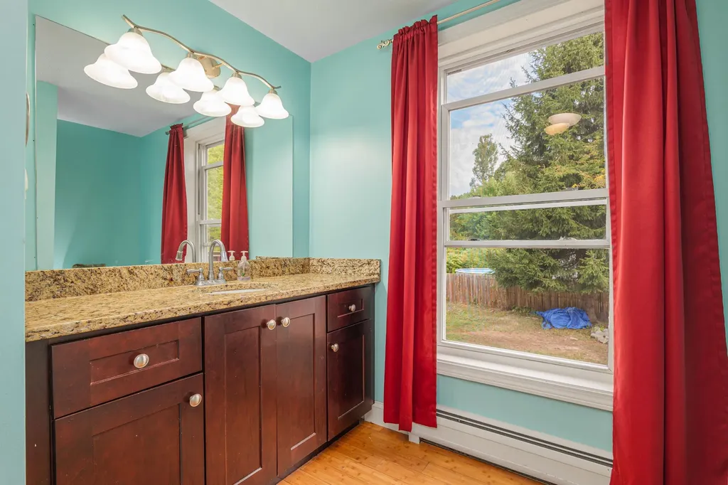 69 Long Hill Road Raymond NH 03077