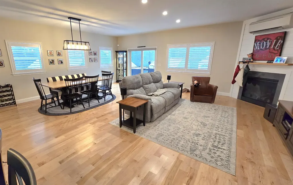 24 John Hardie Way Chichester NH 03258