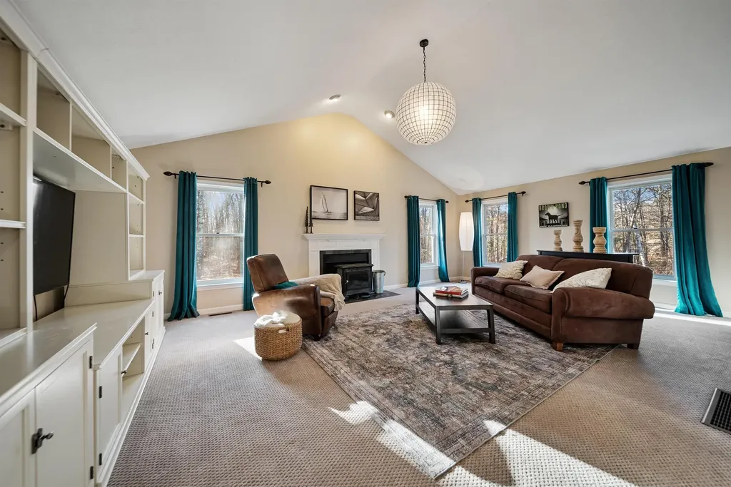 15 Four Winds Road Merrimack NH 03054