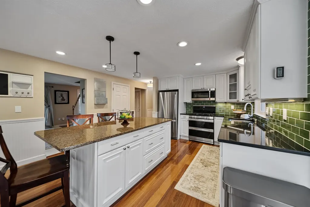 15 Four Winds Road Merrimack NH 03054