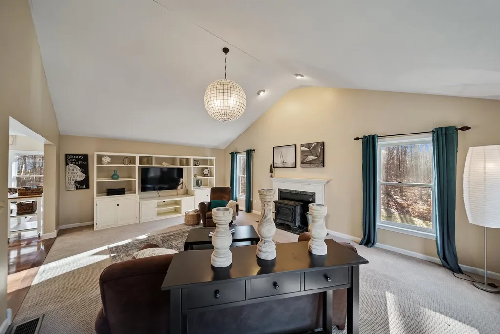 15 Four Winds Road Merrimack NH 03054