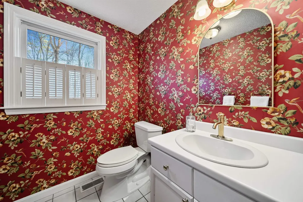 15 Four Winds Road Merrimack NH 03054