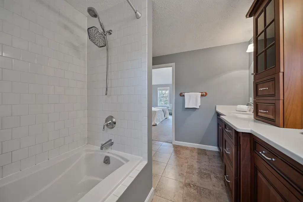 15 Four Winds Road Merrimack NH 03054