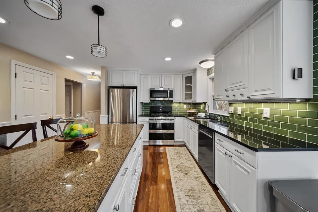 15 Four Winds Road Merrimack NH 03054