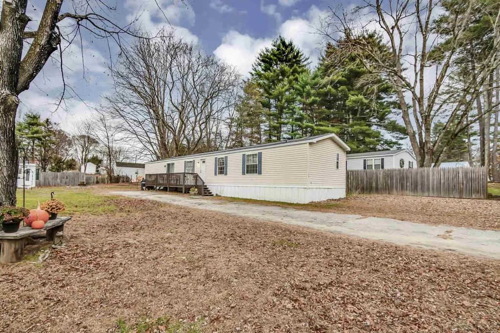 13 Debra Avenue Raymond NH 03077