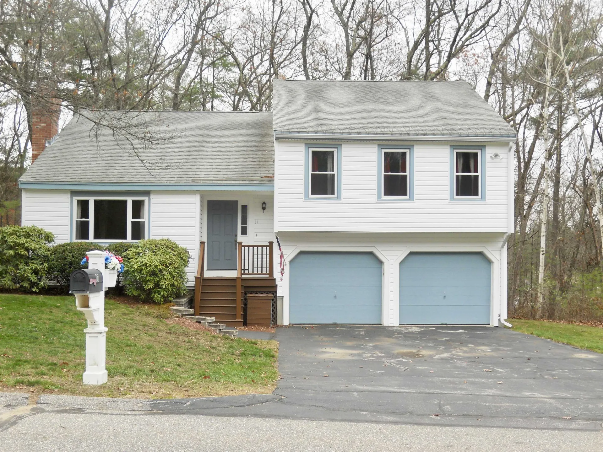 11 Scottsdale Drive Hudson NH 03051