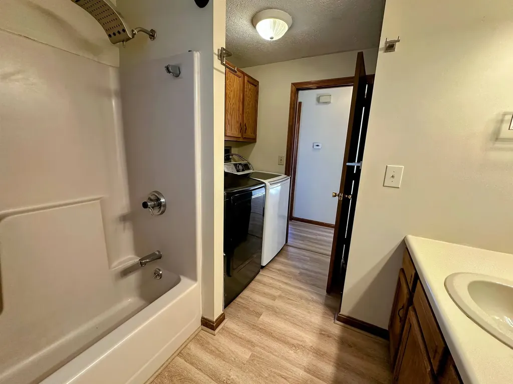 33 Elwood Avenue Manchester NH 03103