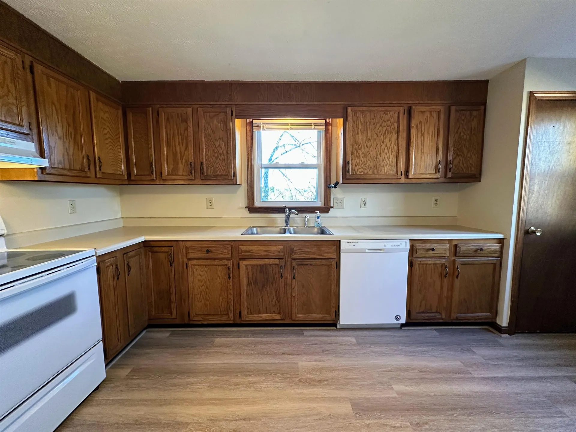 33 Elwood Avenue Manchester NH 03103