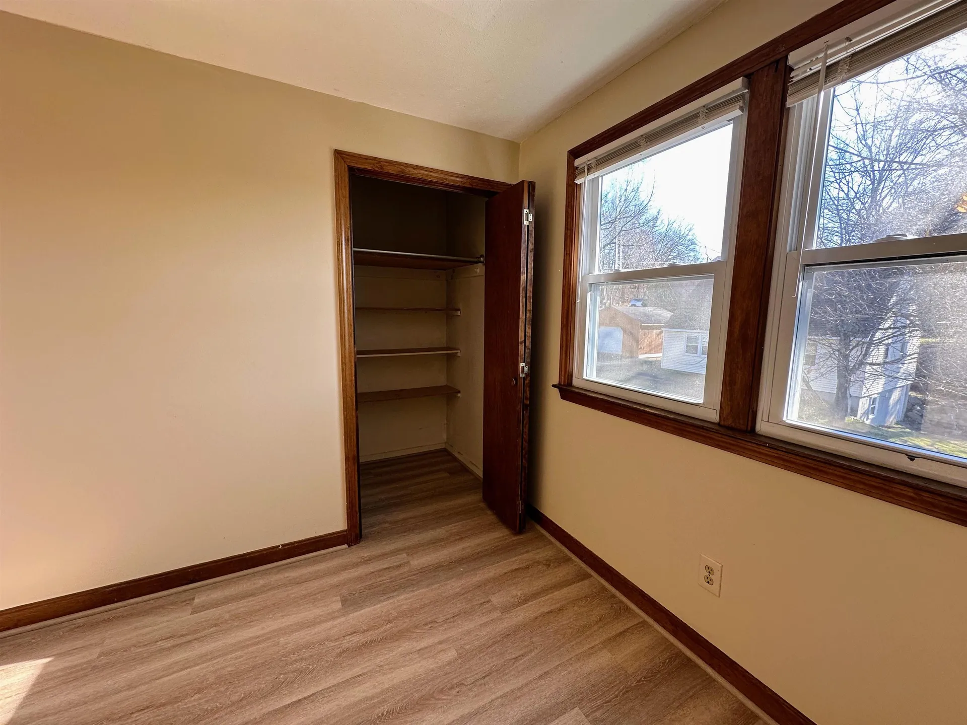 33 Elwood Avenue Manchester NH 03103