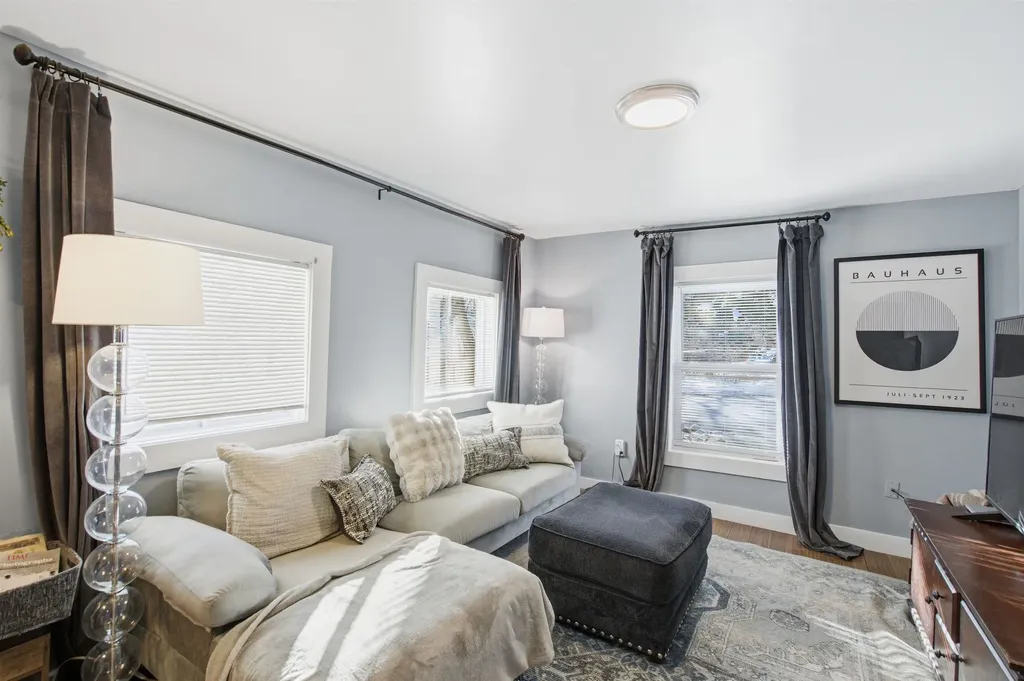 29 Central Street Derry NH 03038