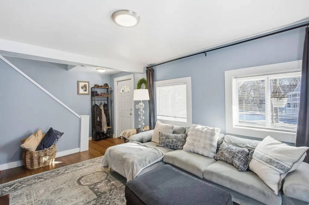 29 Central Street Derry NH 03038