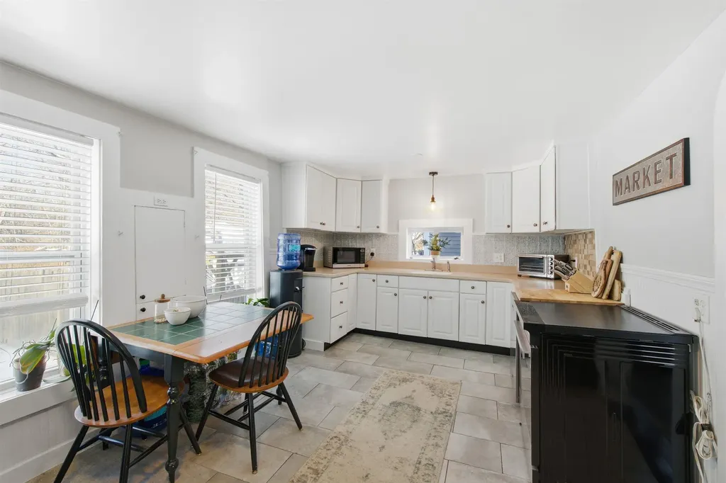 29 Central Street Derry NH 03038