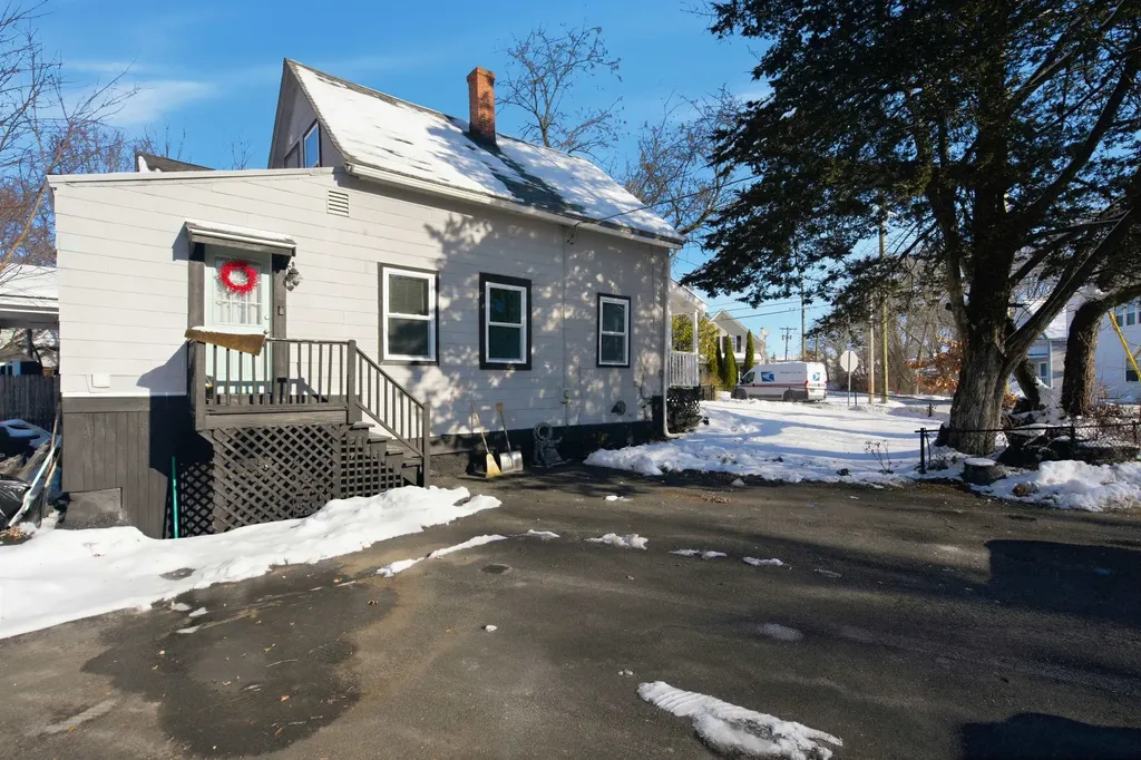 29 Central Street Derry NH 03038