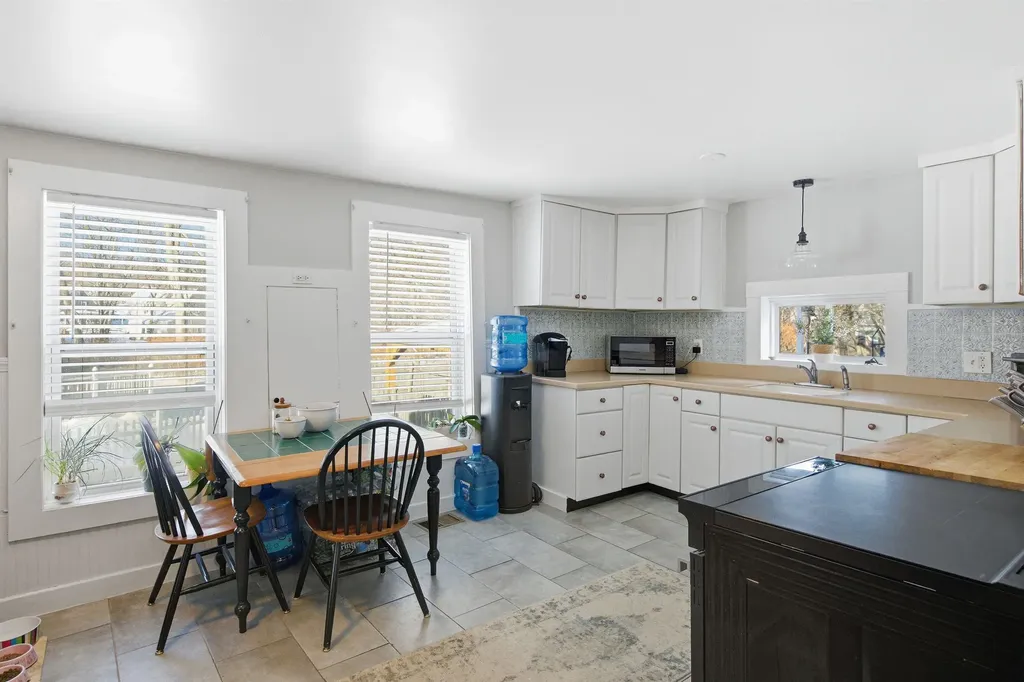 29 Central Street Derry NH 03038