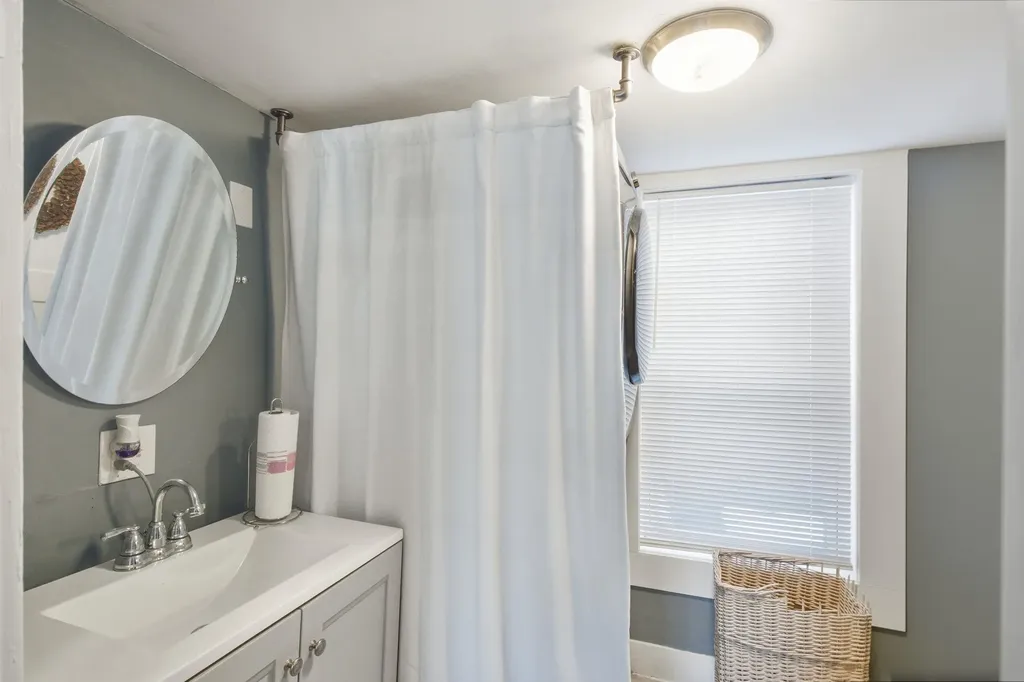 29 Central Street Derry NH 03038