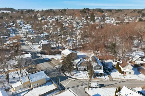 29 Central Street Derry NH 03038