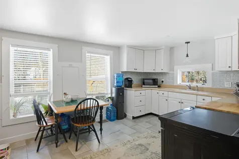 29 Central Street Derry NH 03038