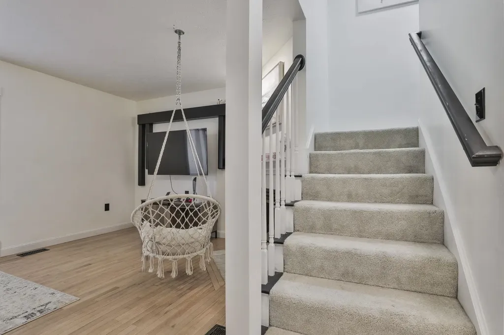 24 Suffolk Court Bedford NH 03110