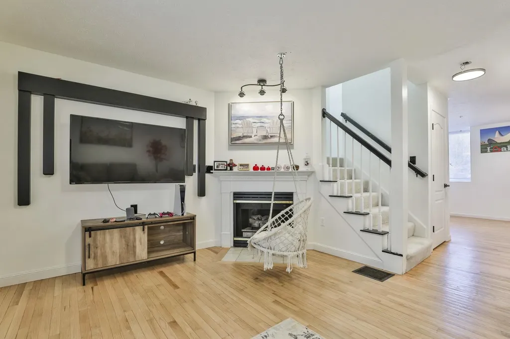 24 Suffolk Court Bedford NH 03110