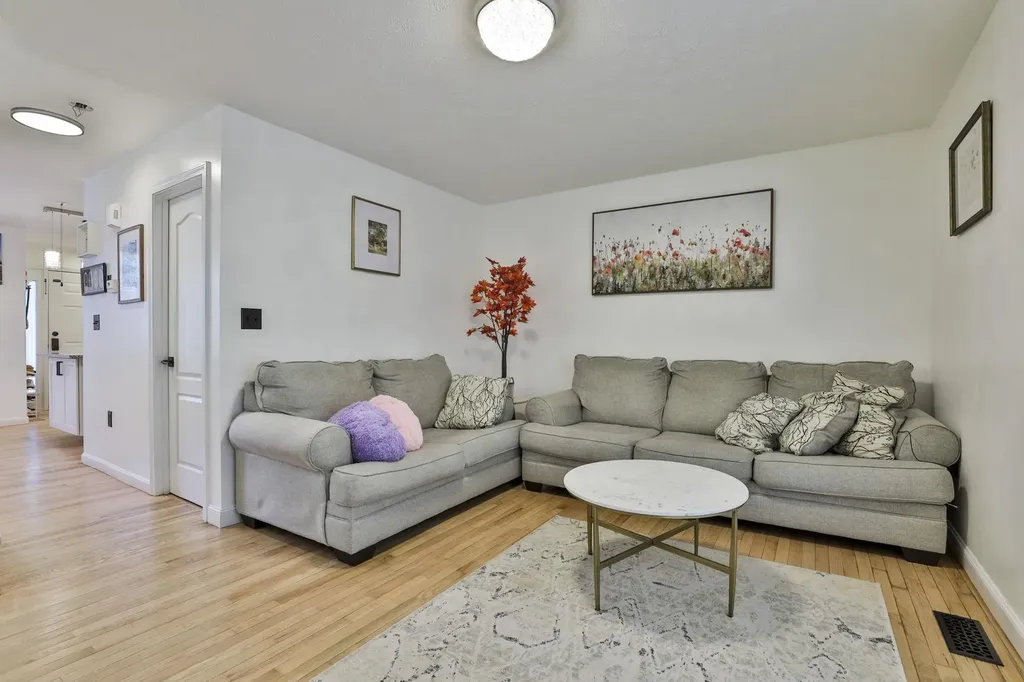 24 Suffolk Court Bedford NH 03110