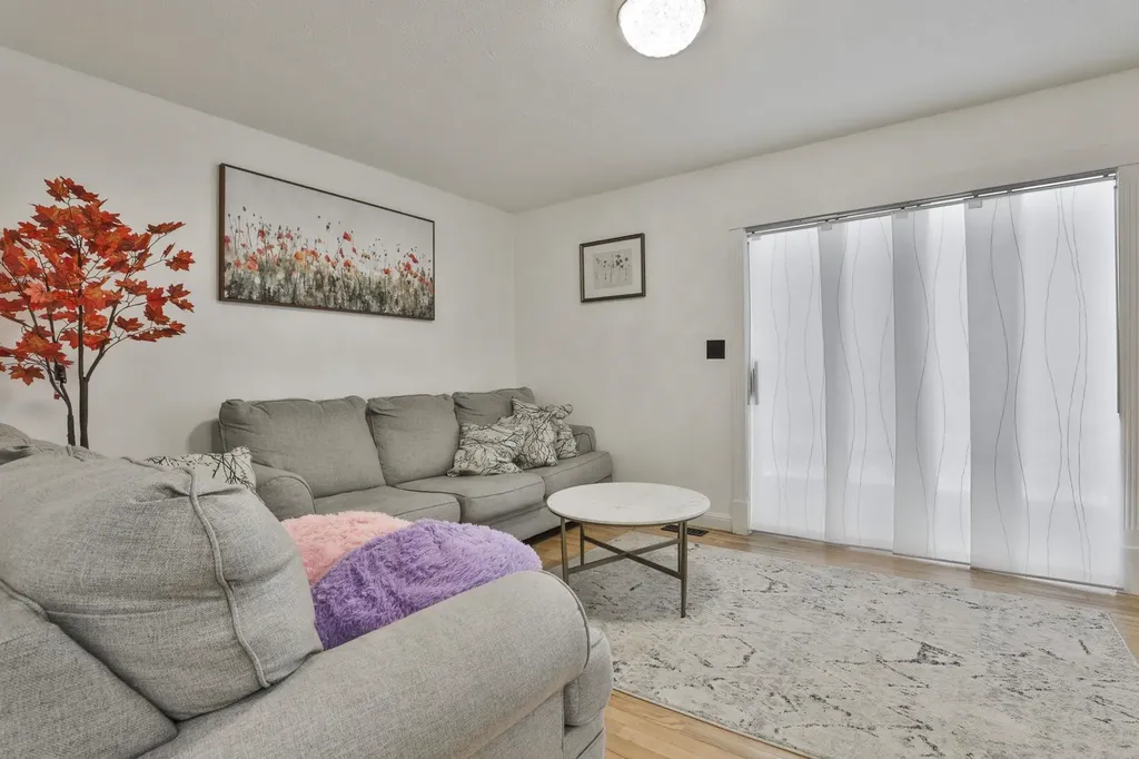 24 Suffolk Court Bedford NH 03110