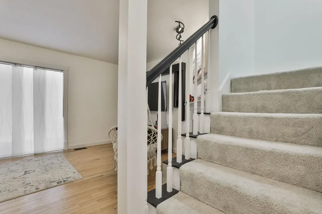 24 Suffolk Court Bedford NH 03110