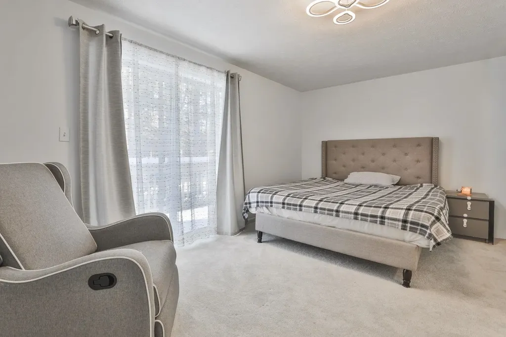 24 Suffolk Court Bedford NH 03110