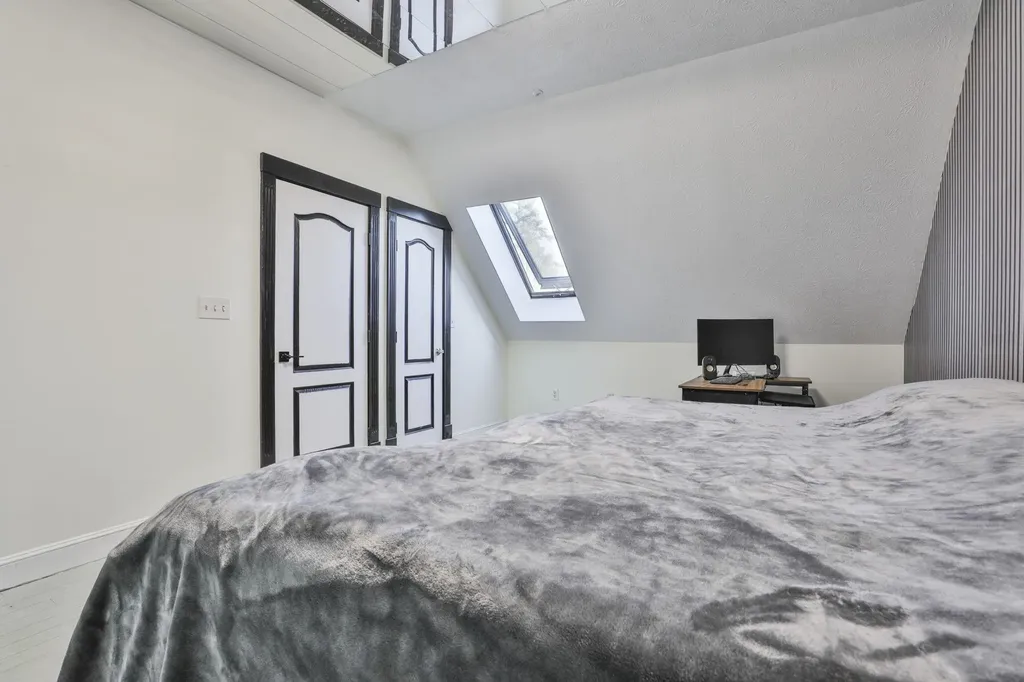 24 Suffolk Court Bedford NH 03110