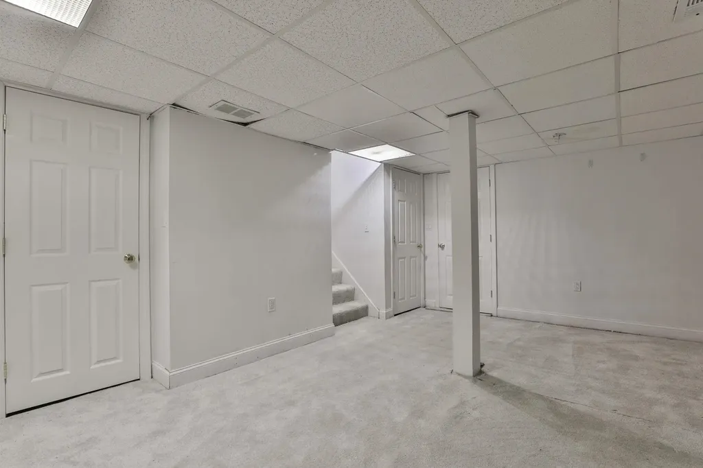 24 Suffolk Court Bedford NH 03110