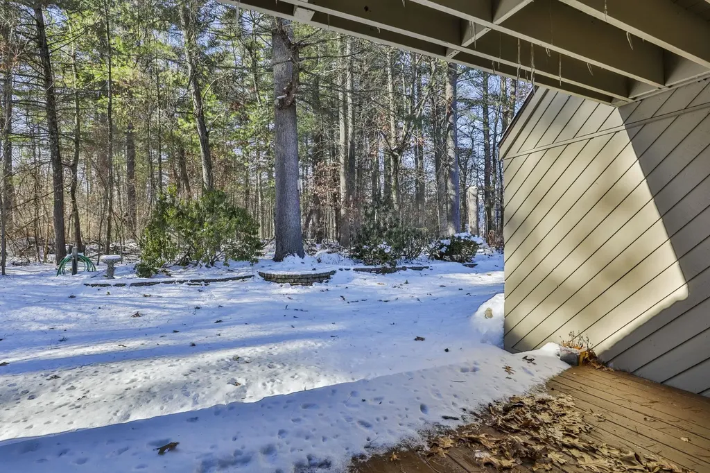 24 Suffolk Court Bedford NH 03110