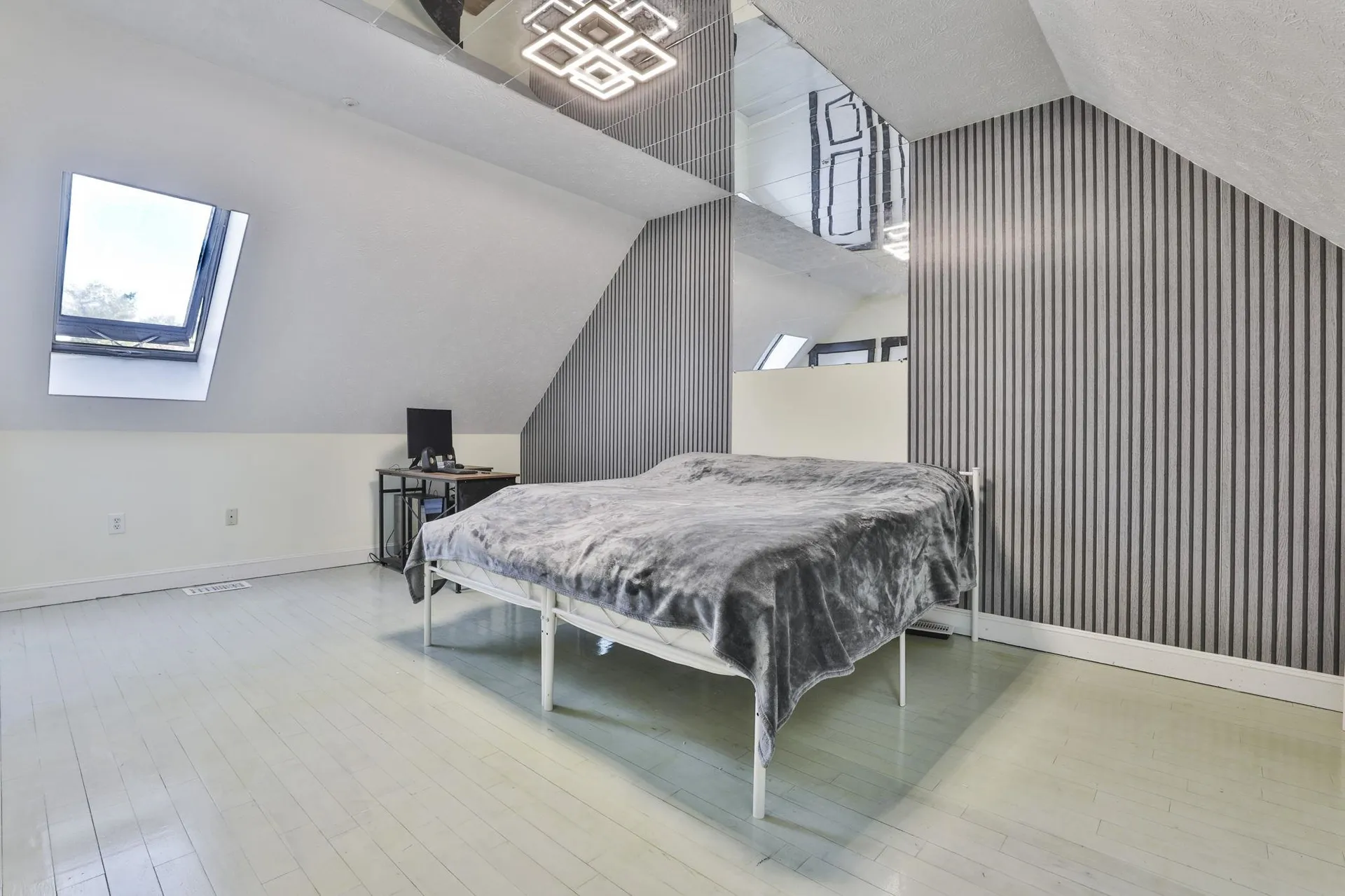 24 Suffolk Court Bedford NH 03110