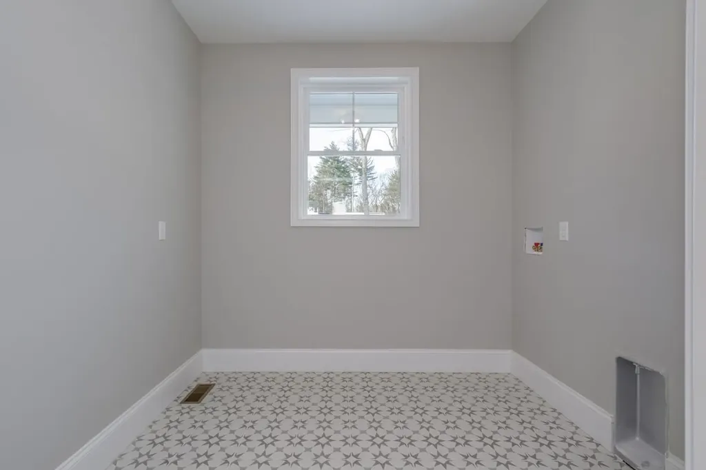 2 Deer Run East Kingston NH 03827