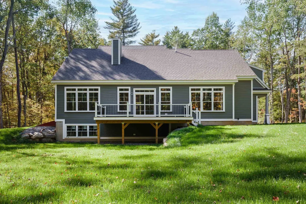 2 Deer Run East Kingston NH 03827