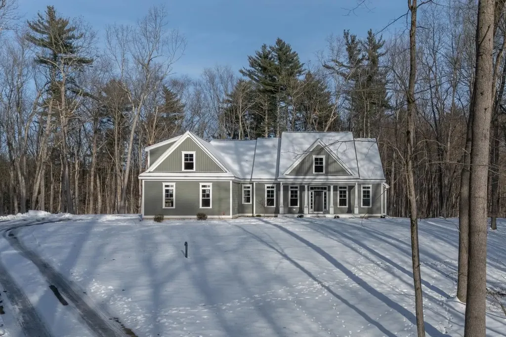 2 Deer Run East Kingston NH 03827