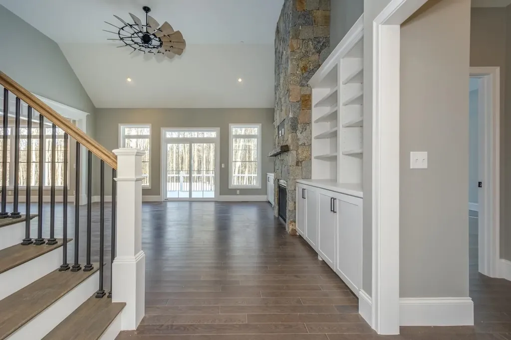 2 Deer Run East Kingston NH 03827