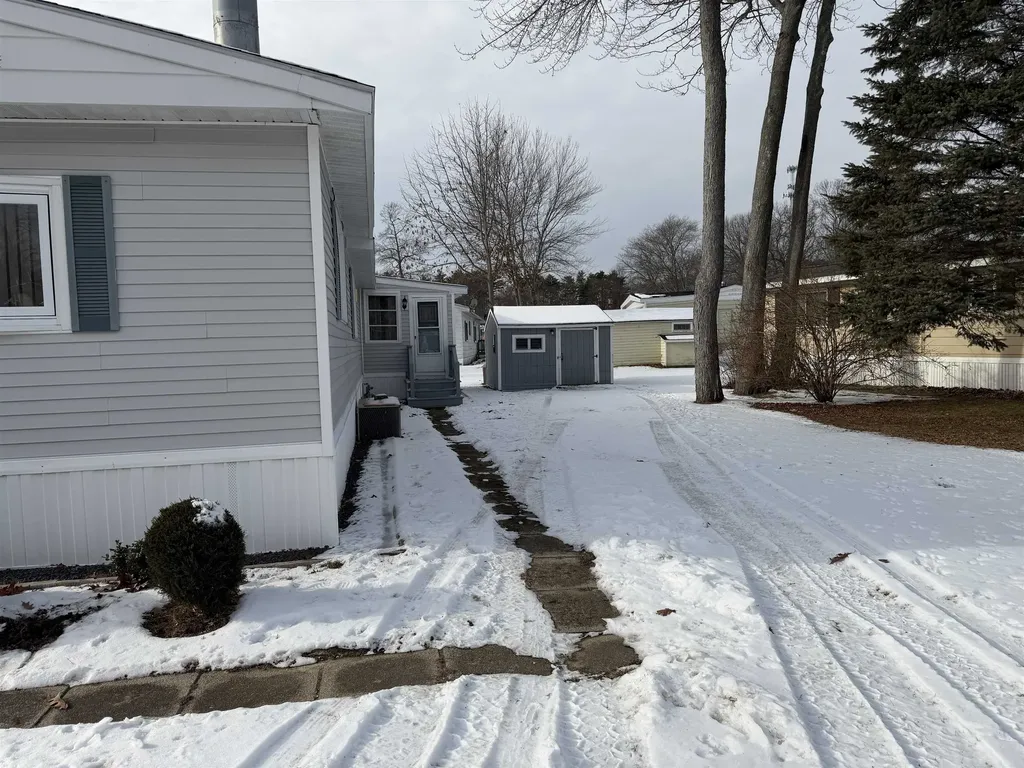 47 Scott Avenue Seabrook NH 03874