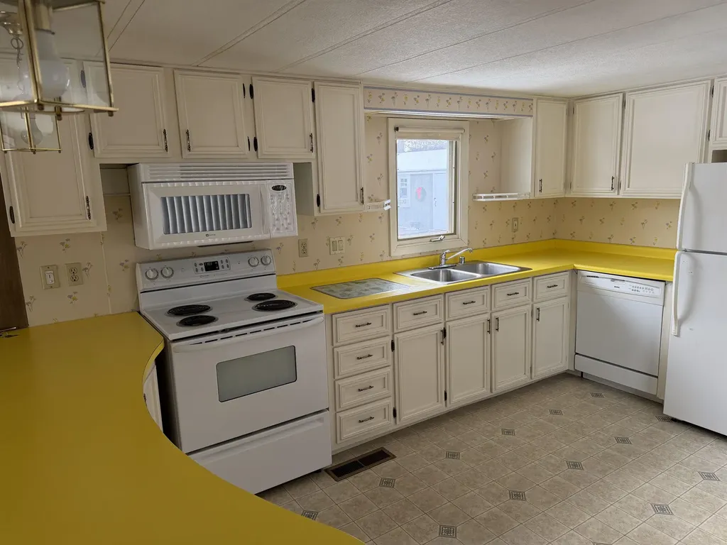 47 Scott Avenue Seabrook NH 03874