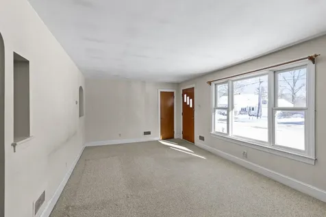3 Henrietta Street Rochester NH 03867