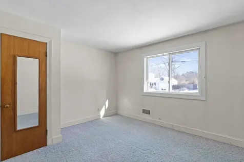 3 Henrietta Street Rochester NH 03867