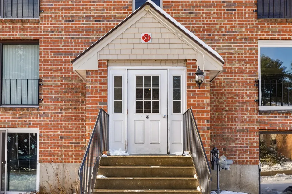 4 Brookside Drive Exeter NH 03833