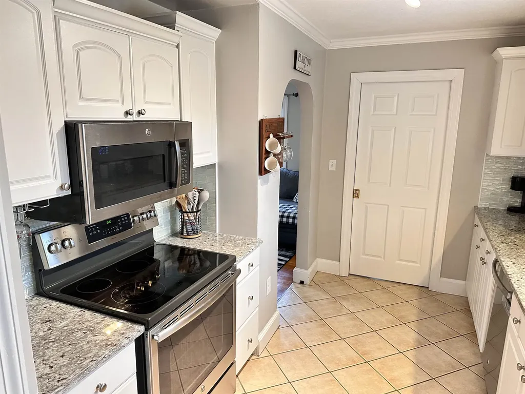 17 Walton Road Plaistow NH 03865