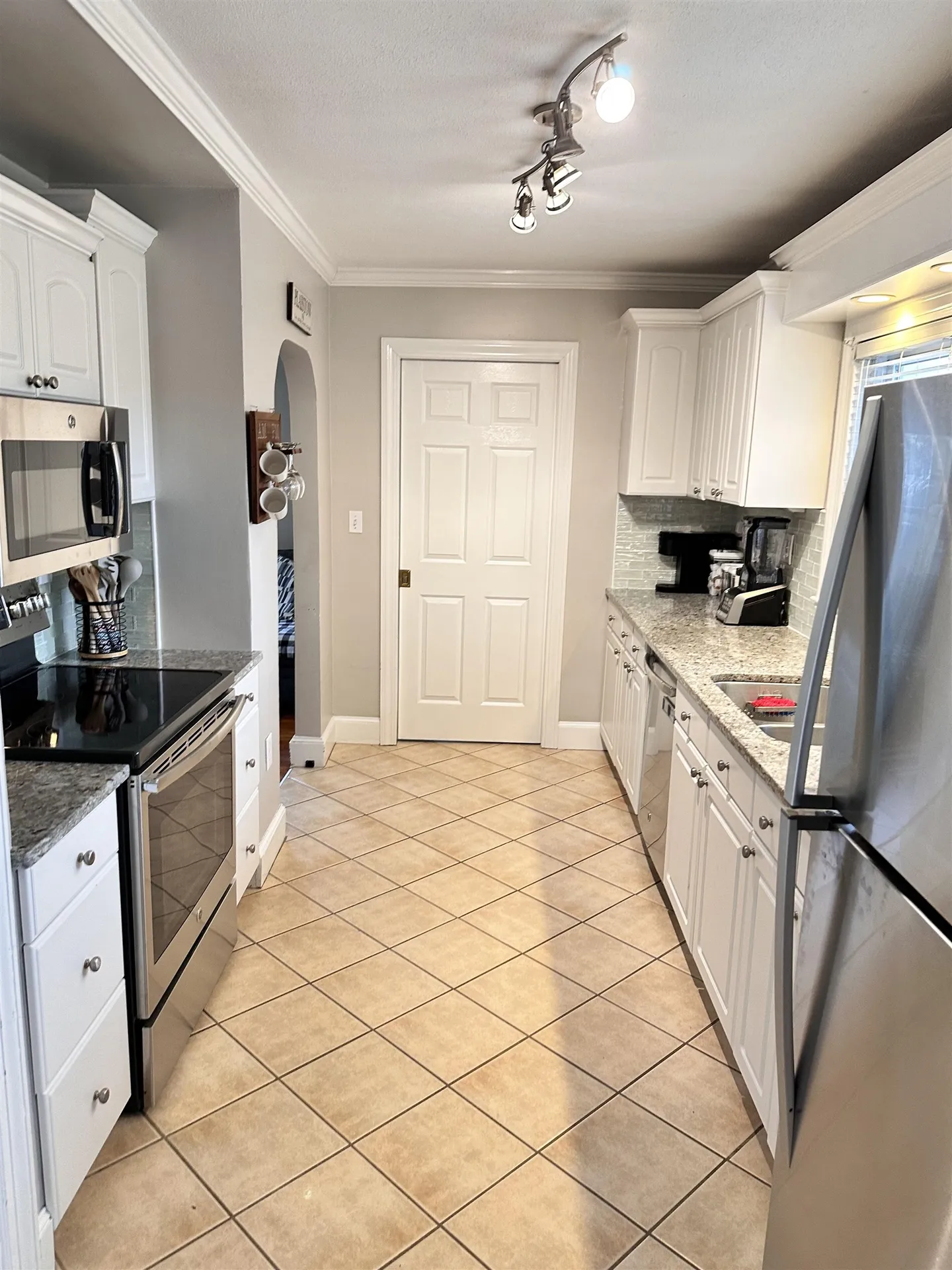 17 Walton Road Plaistow NH 03865