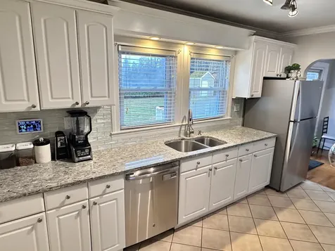 17 Walton Road Plaistow NH 03865